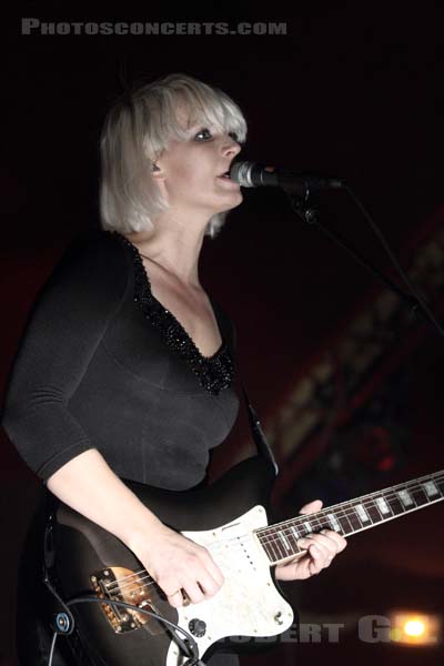 THE RAVEONETTES - 2014-11-06 - PARIS - Cabaret Sauvage -  Sharin Foo